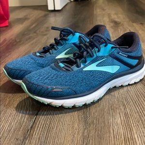Brooks running shoes, size 9. Worn once!